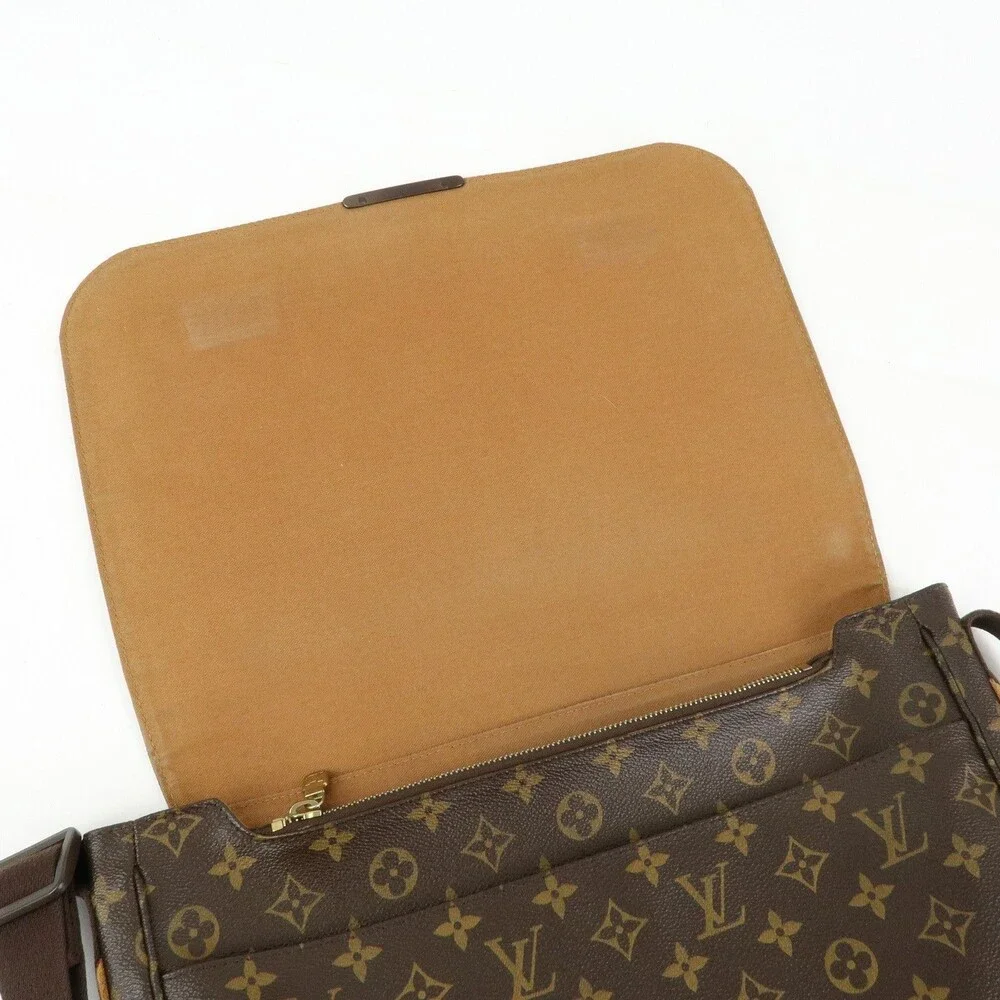 Louis Vuitton Monogram Beaubourg Messenger MM Brown